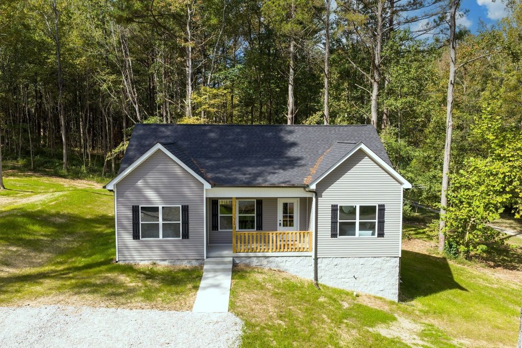 149 Lynn Lane, Charlotte, TN 37036