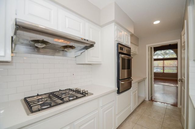 2819 Pineleaf Drive, Sugar Land, TX 77479