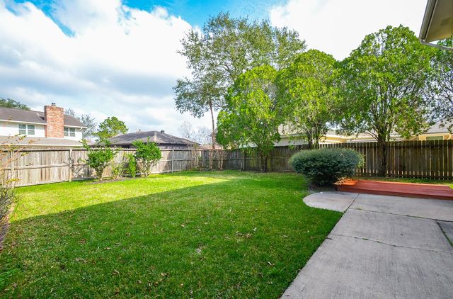 2819 Pineleaf Drive, Sugar Land, TX 77479