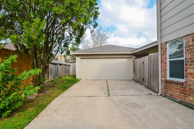 2819 Pineleaf Drive, Sugar Land, TX 77479