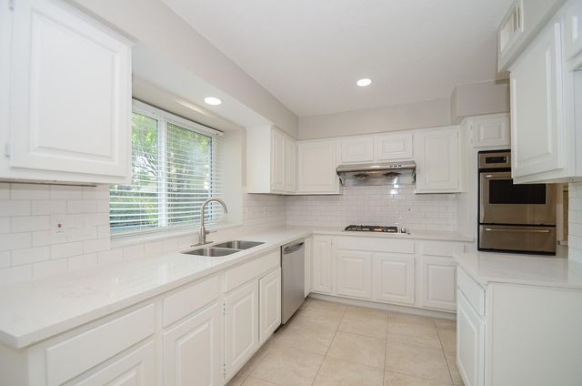2819 Pineleaf Drive, Sugar Land, TX 77479
