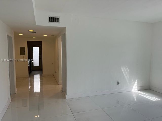 8420 Byron Ave 4, Miami Beach, FL 33141
