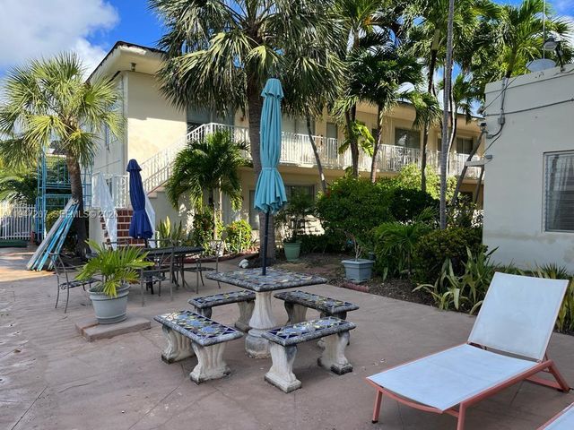 8420 Byron Ave 4, Miami Beach, FL 33141