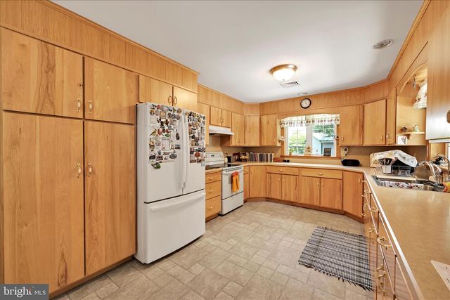 569 TEXTER MOUNTAIN RD, Robesonia, PA 19551