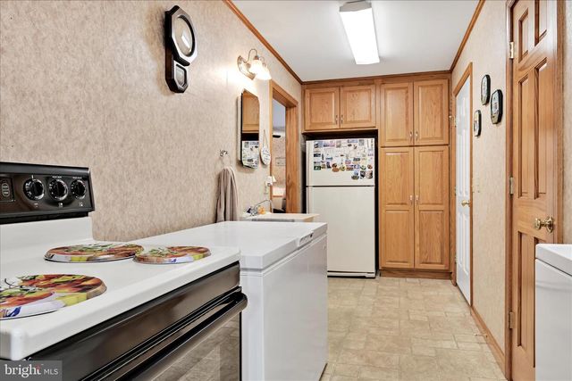 569 TEXTER MOUNTAIN RD, Robesonia, PA 19551