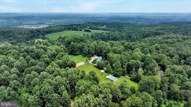 569 TEXTER MOUNTAIN RD, Robesonia, PA 19551