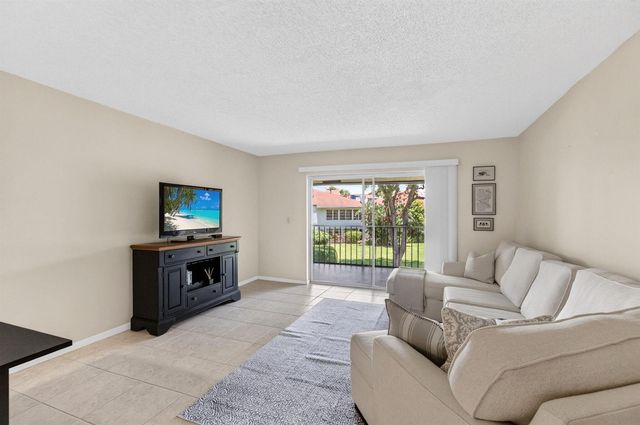 6600 S Oriole Boulevard, Delray Beach, FL 33446