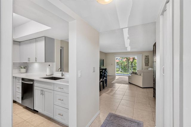 6600 S Oriole Boulevard, Delray Beach, FL 33446