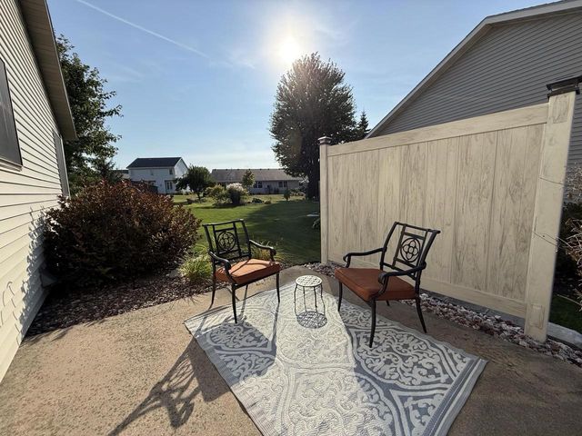 1042 PRIMROSE LANE, Fond Du Lac, WI 54935