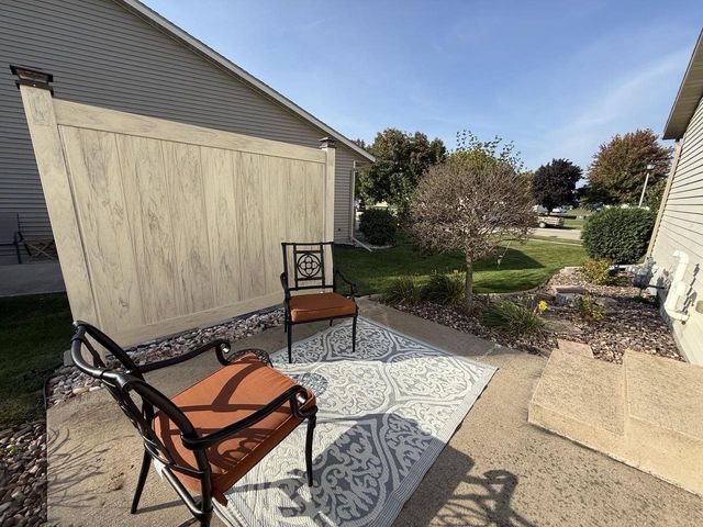 1042 PRIMROSE LANE, Fond Du Lac, WI 54935