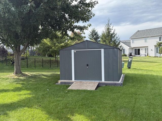 1042 PRIMROSE LANE, Fond Du Lac, WI 54935