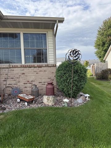 1042 PRIMROSE LANE, Fond Du Lac, WI 54935