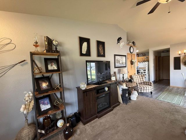 1042 PRIMROSE LANE, Fond Du Lac, WI 54935