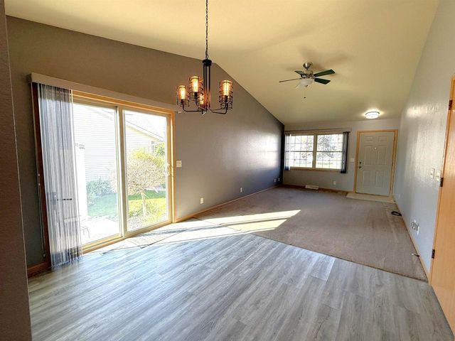 1042 PRIMROSE LANE, Fond Du Lac, WI 54935