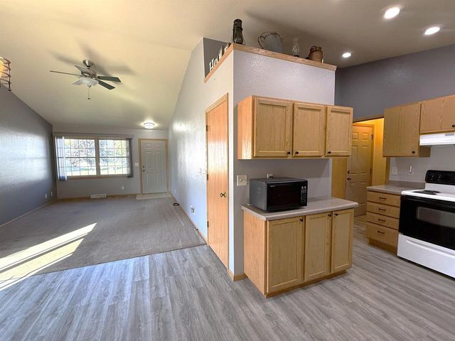 1042 PRIMROSE LANE, Fond Du Lac, WI 54935