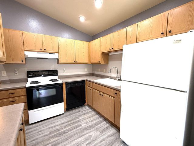 1042 PRIMROSE LANE, Fond Du Lac, WI 54935