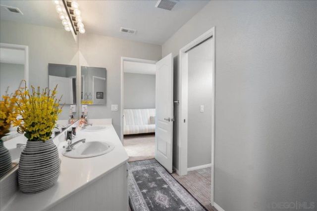 3266 San Helena Dr, Oceanside, CA 92056