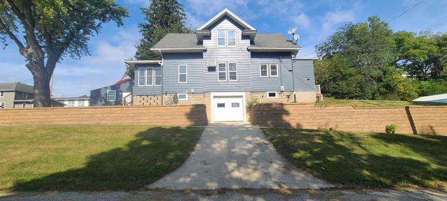 302 NE Third Street, Elkader, IA 52043