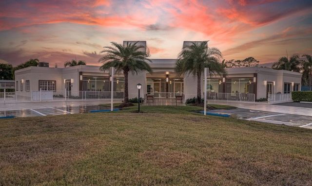 4345 Royal Manor Boulevard, Boynton Beach, FL 33436