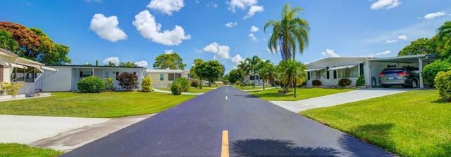 4345 Royal Manor Boulevard, Boynton Beach, FL 33436