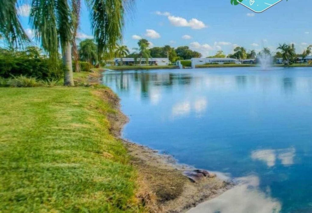 4345 Royal Manor Boulevard, Boynton Beach, FL 33436