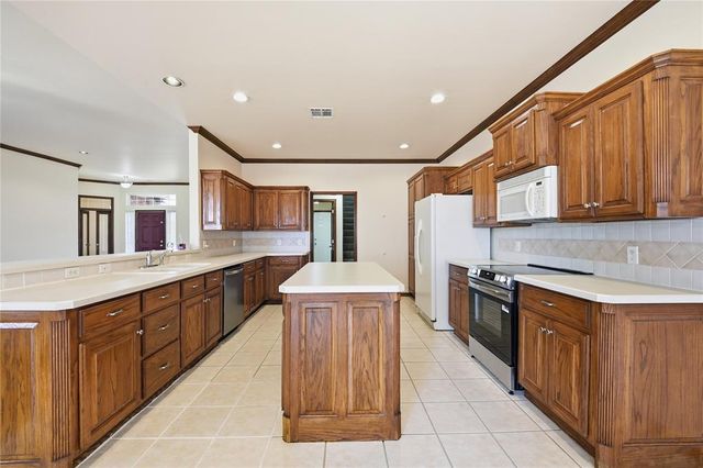 21633 Long Trail, Edmond, OK 73012