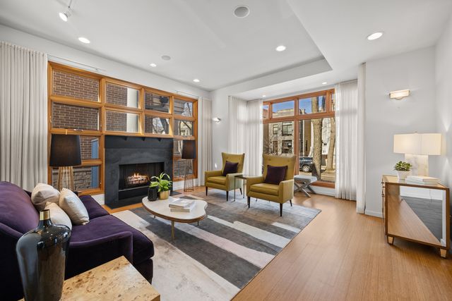 1915 W Henderson Street, Chicago, IL 60657