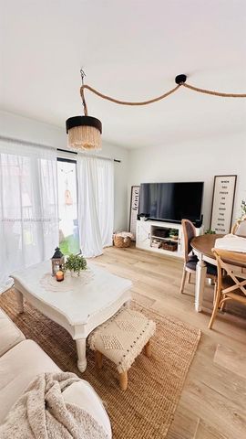 223 Lakeview Dr 204, Weston, FL 33326