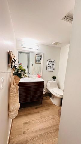 223 Lakeview Dr 204, Weston, FL 33326