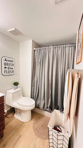 223 Lakeview Dr 204, Weston, FL 33326