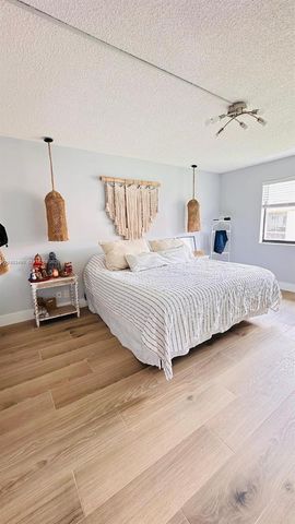 223 Lakeview Dr 204, Weston, FL 33326