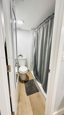 223 Lakeview Dr 204, Weston, FL 33326