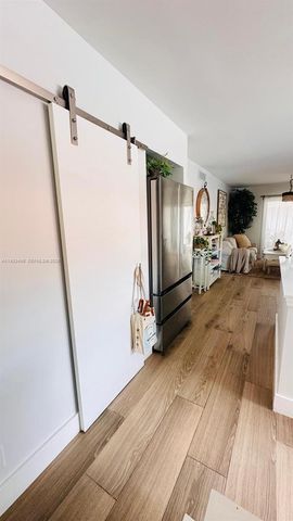 223 Lakeview Dr 204, Weston, FL 33326