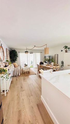 223 Lakeview Dr 204, Weston, FL 33326