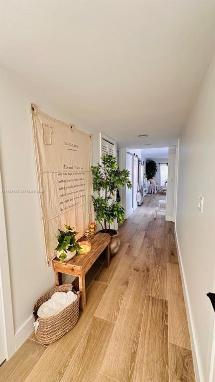 223 Lakeview Dr 204, Weston, FL 33326