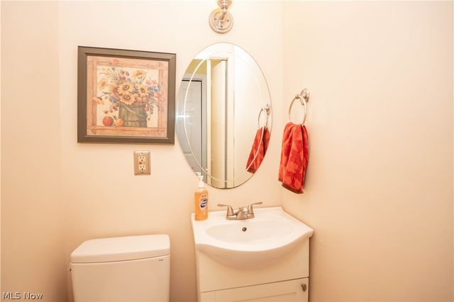 6145 Hollydale Avenue NE, Canton, OH 44721