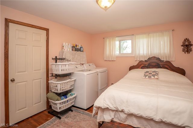 6145 Hollydale Avenue NE, Canton, OH 44721