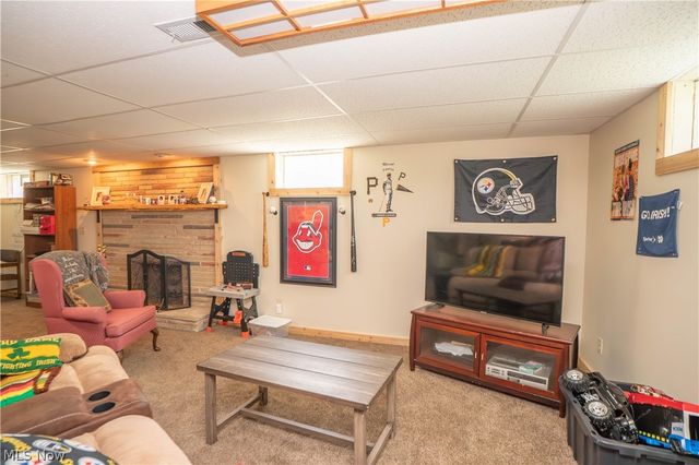 6145 Hollydale Avenue NE, Canton, OH 44721