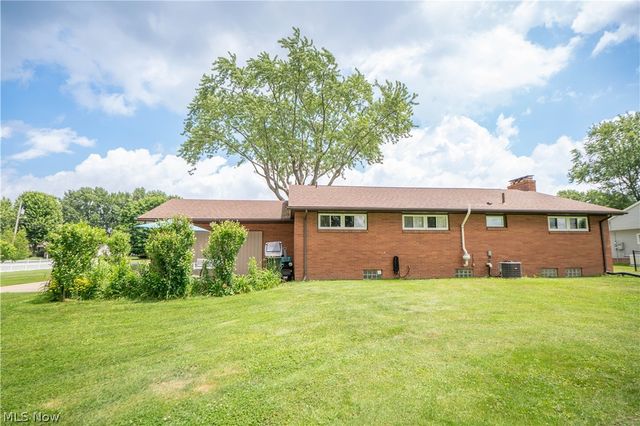 6145 Hollydale Avenue NE, Canton, OH 44721