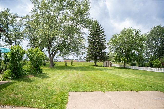 6145 Hollydale Avenue NE, Canton, OH 44721
