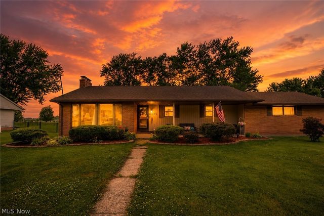 6145 Hollydale Avenue NE, Canton, OH 44721