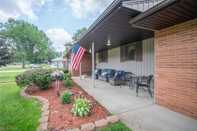 6145 Hollydale Avenue NE, Canton, OH 44721
