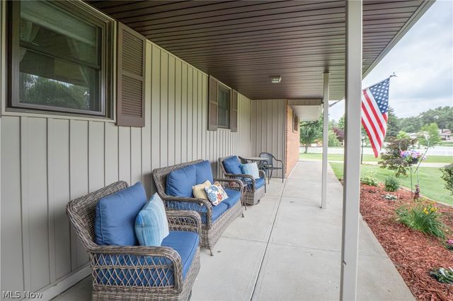 6145 Hollydale Avenue NE, Canton, OH 44721