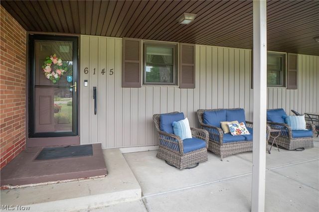 6145 Hollydale Avenue NE, Canton, OH 44721