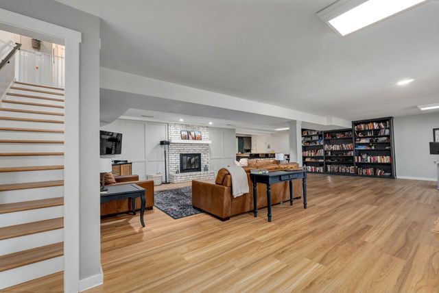 1842 E Richmond Place, Springfield, MO 65804