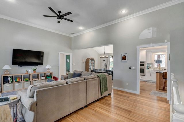 1842 E Richmond Place, Springfield, MO 65804