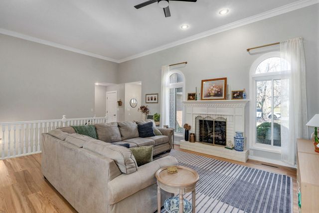 1842 E Richmond Place, Springfield, MO 65804