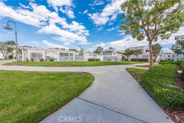 73 Huntington 322, Irvine, CA 92620