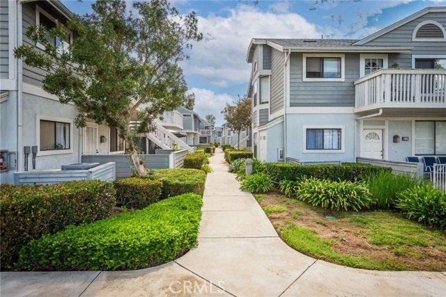 73 Huntington 322, Irvine, CA 92620