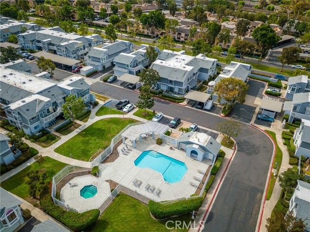 73 Huntington 322, Irvine, CA 92620